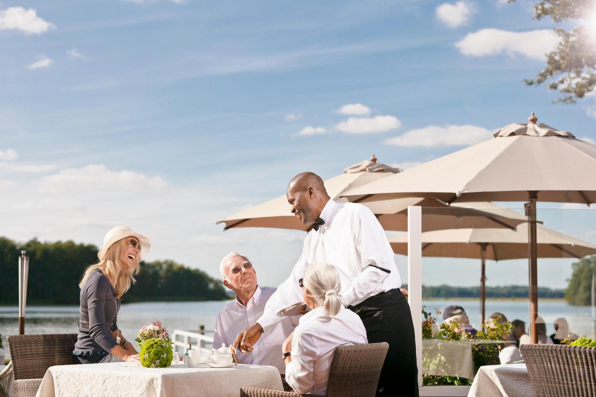 Strauers Hotel Am See Bosau Exterior photo
