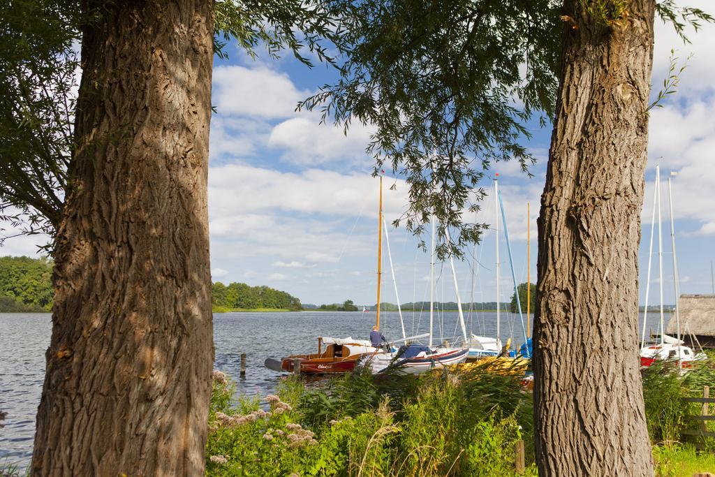 Strauers Hotel Am See Bosau Exterior photo