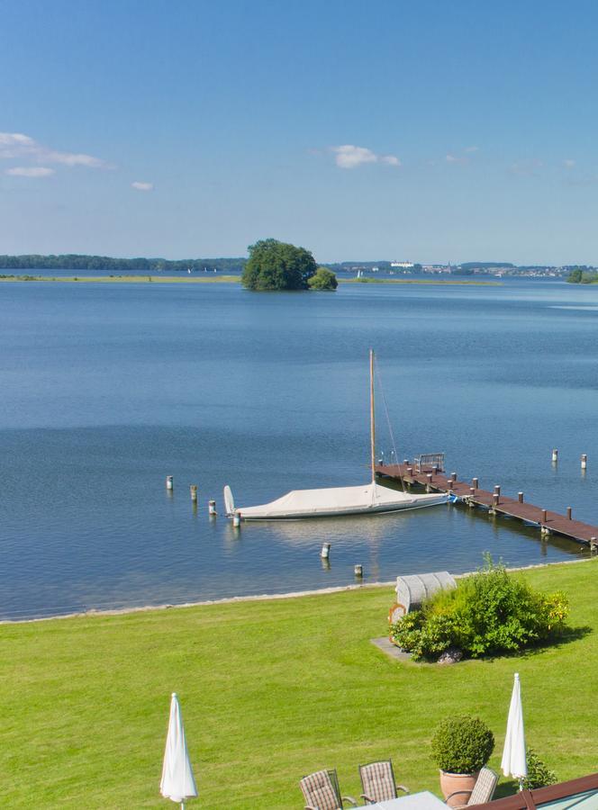 Strauers Hotel Am See Bosau Exterior photo